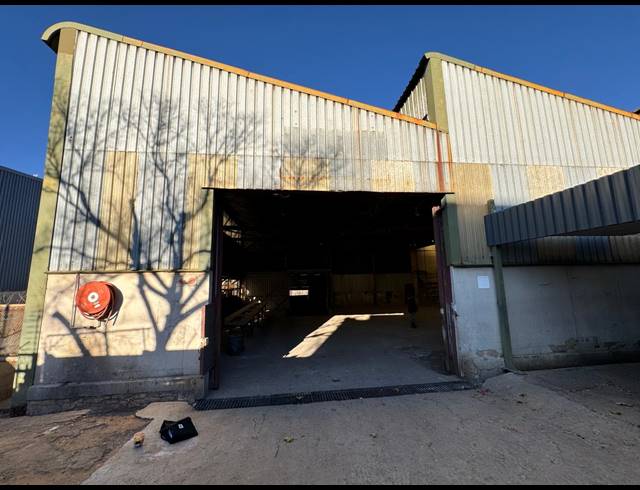 1,400M² WAREHOUSE TO LET IN INDUSTRIA NORTH
